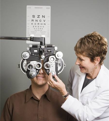 医学验光配镜有“要求” 近视眼不宜戴有色眼镜