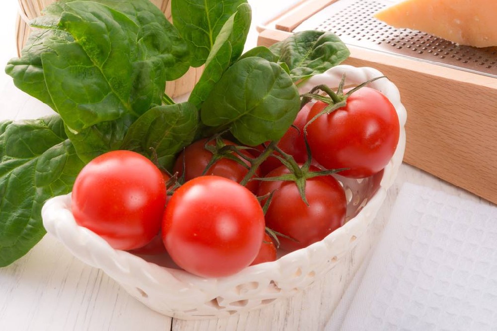 菠菜和草莓有预防黄斑病变的效果